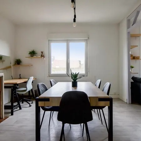 Flat With Garage In The Center Of - Welkeys